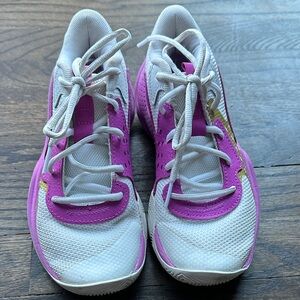 Under Armour Jet 23 Girl's Basketball Shoes Size 3.5Y Vivid Magenta/Gold/White